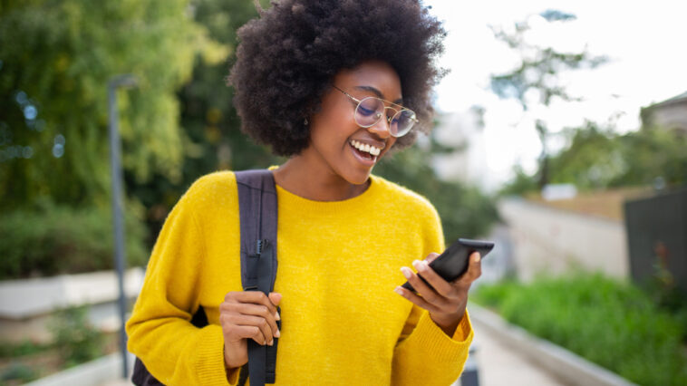 Woman responding to a flirty "Have a good day" text